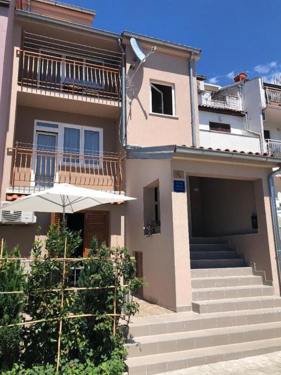 Apartment Yellow بوريتش المظهر الخارجي الصورة